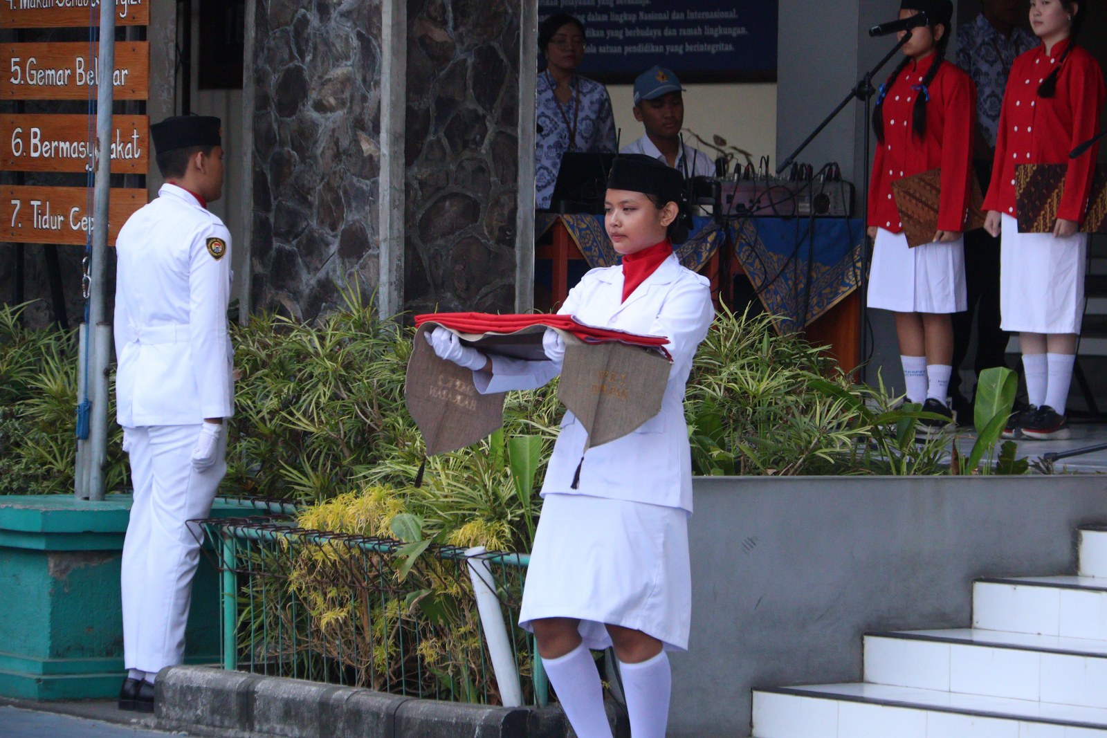 HUT RI 81 (5)