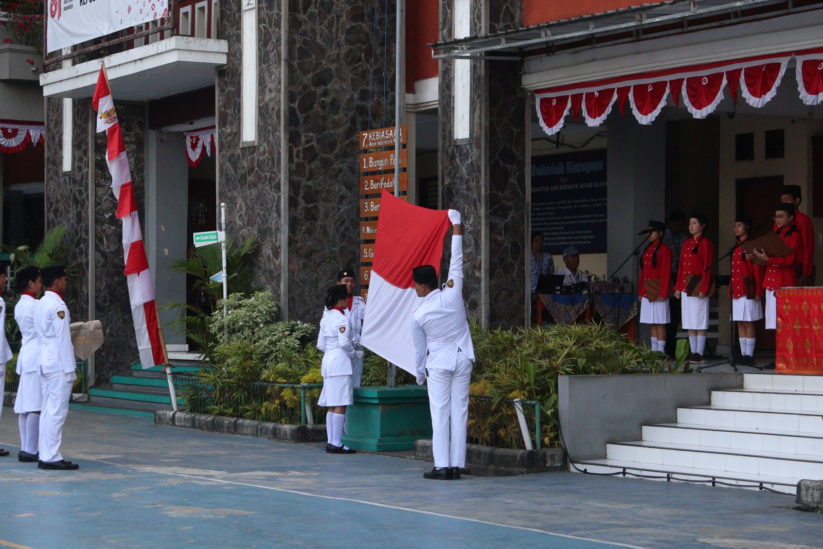 HUT RI 81 (8)